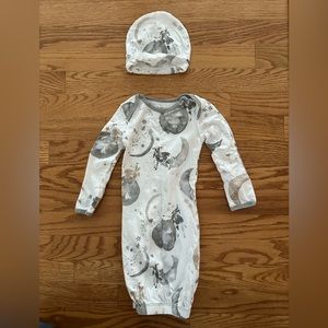 Burt’s Bees One-Piece w/ hat